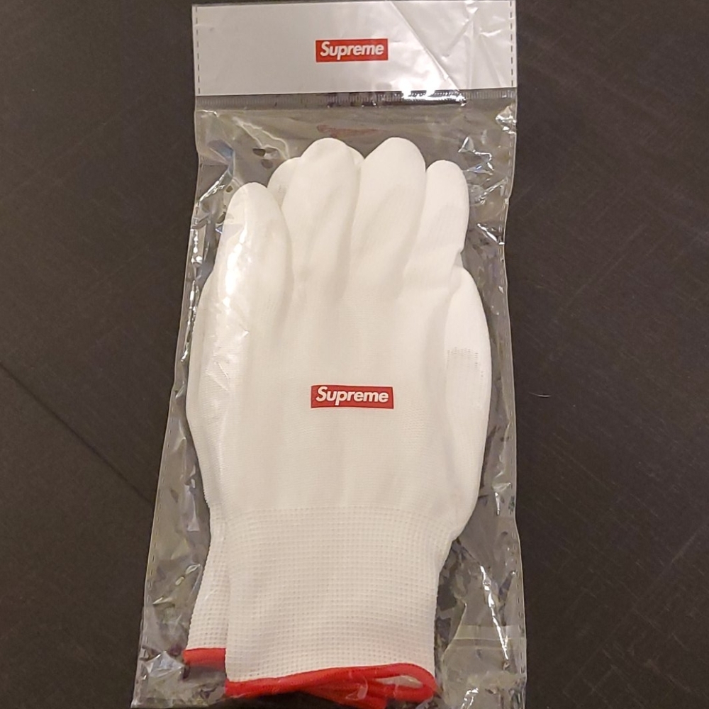 New supreme gloves